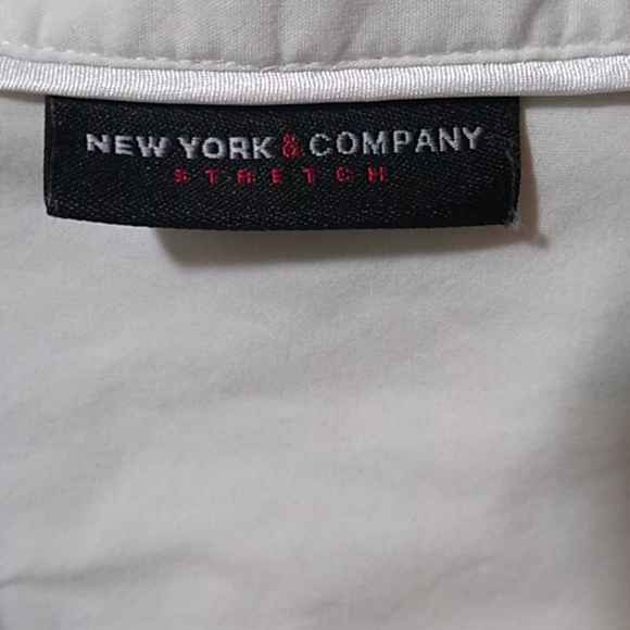 Excellent condition White button down - Picture 3 of 3